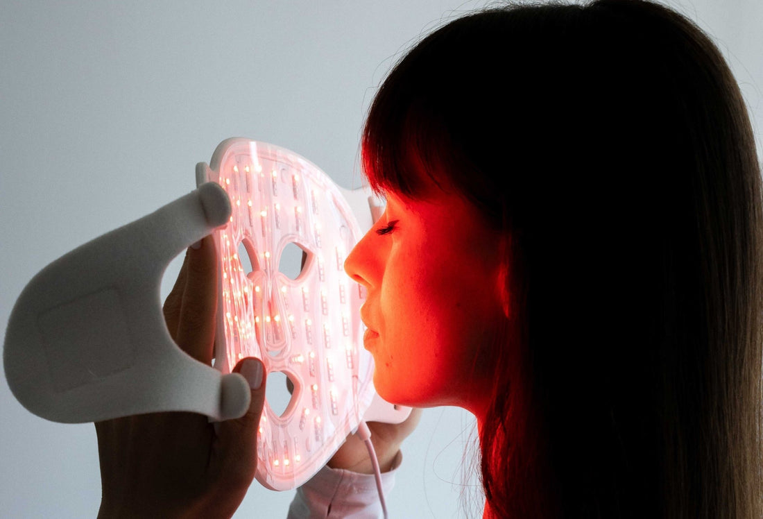 LED маска за лице: ползи, видове светлина и резултати - Al+ Cosmetics